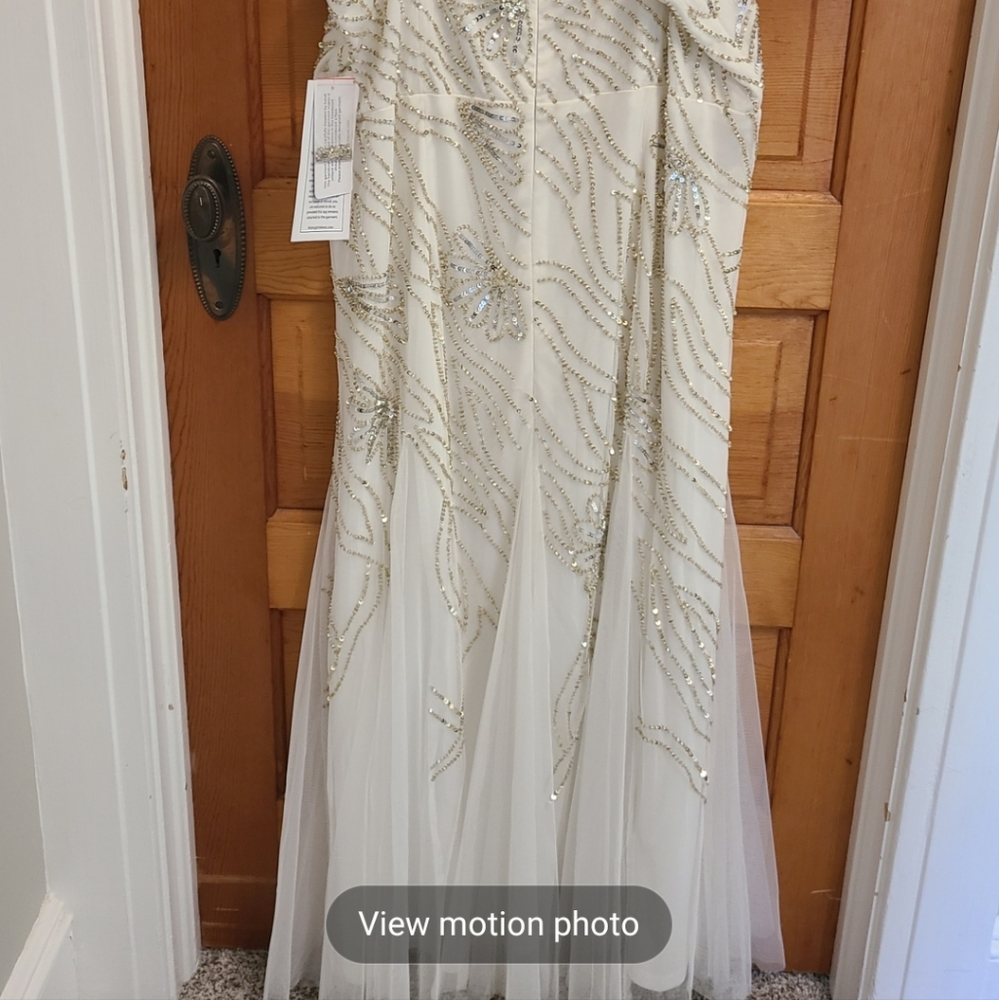 Formal gown - Picture 3 of 3